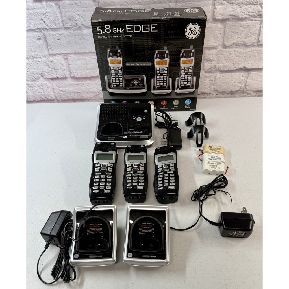 GE 5.8 GHz EDGE Cordless Phone System 3 Handsets 25952EE3 Answerer Machine